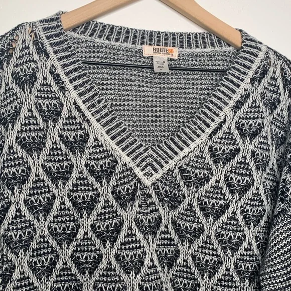 Route 66 Open Knit Long Sleeve V Neck Sweater - Picture 2 of 8